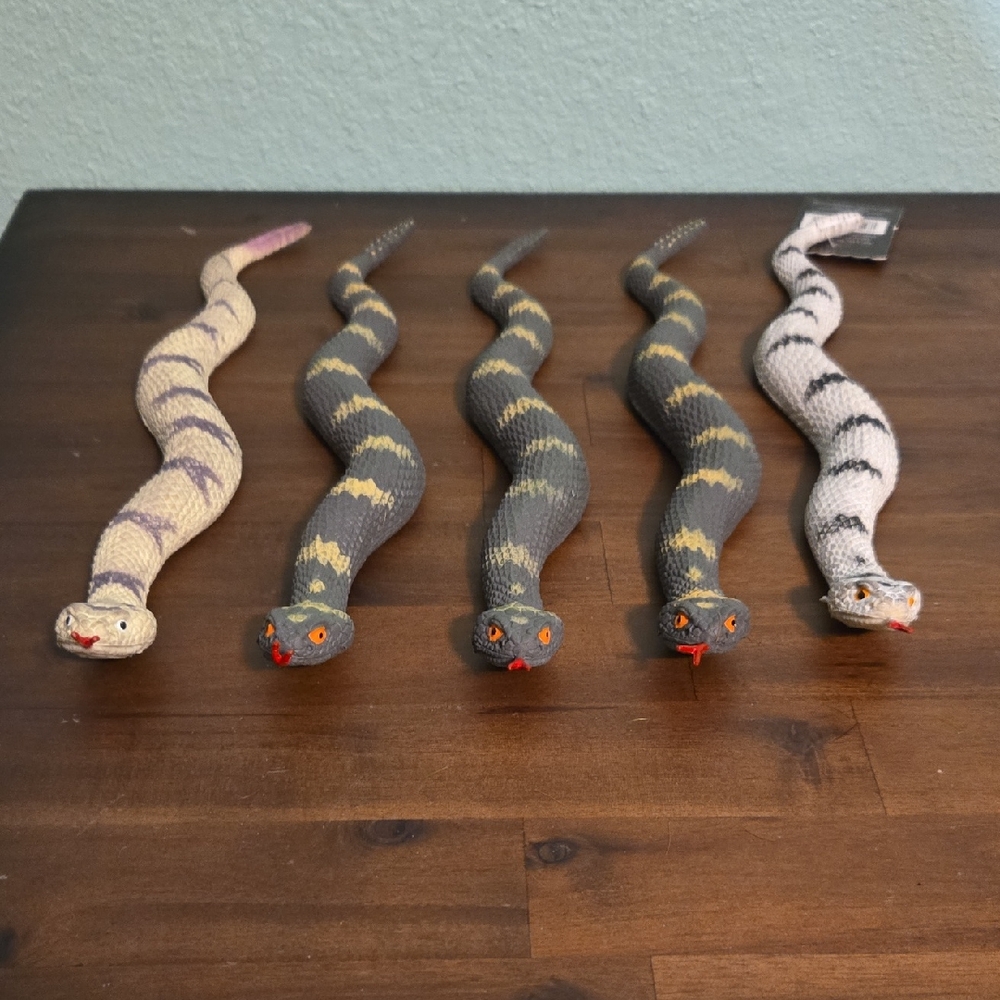 Ashland Halloween Knitted Snake Serpent - Black and Gray